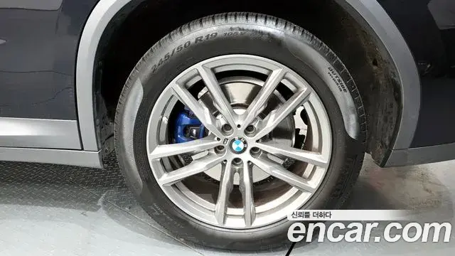 BMW X4 2021 — Şəkil 33/36