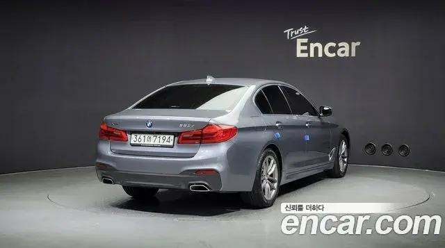 BMW 5 Series 2019 — ფოტო 14/20