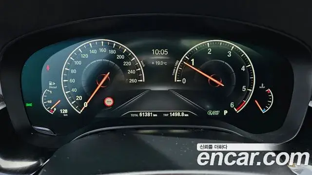 BMW 5 Series 2019 — ფოტო 7/20