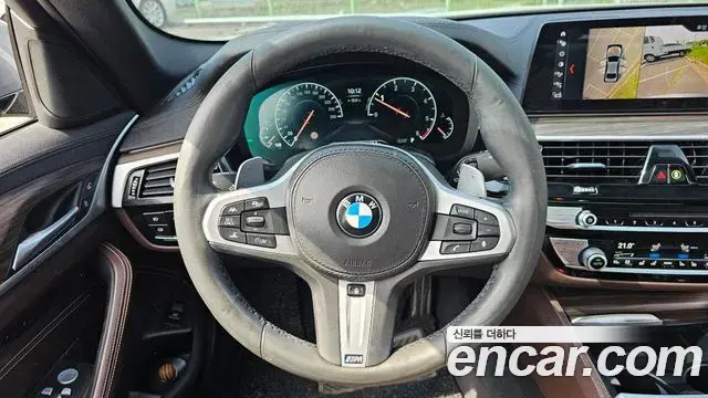 BMW 5 Series 2019 — ფოტო 8/20