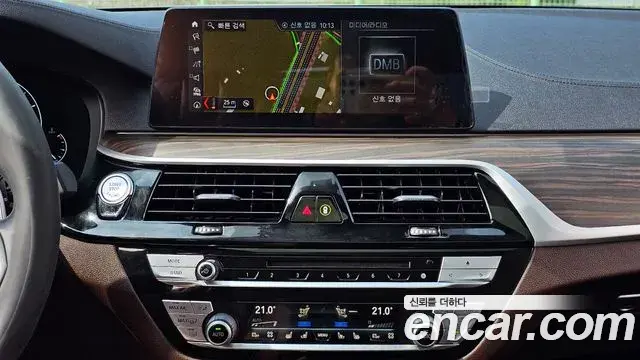 BMW 5 Series 2019 — ფოტო 12/20