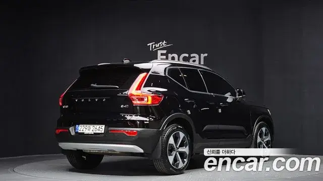 Volvo XC40 2024 — Şəkil 2/31