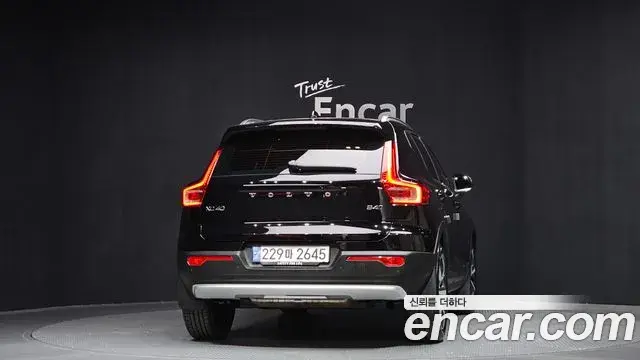 Volvo XC40 2024 — Şəkil 9/31