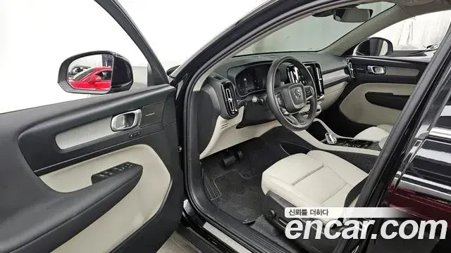Volvo XC40 2024 — Şəkil 25/31