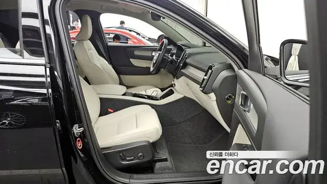 Volvo XC40 2024 — Şəkil 29/31