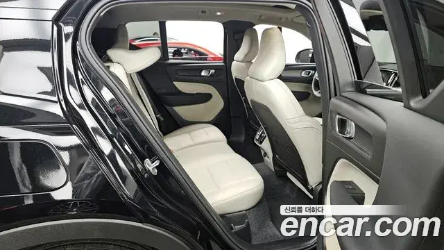 Volvo XC40 2024 — Şəkil 26/31