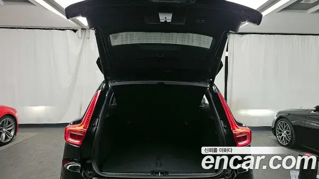 Volvo XC40 2024 — Şəkil 3/31
