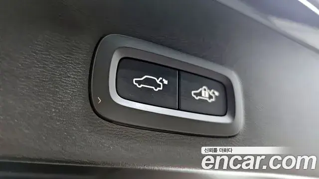 Volvo XC40 2024 — Şəkil 28/31
