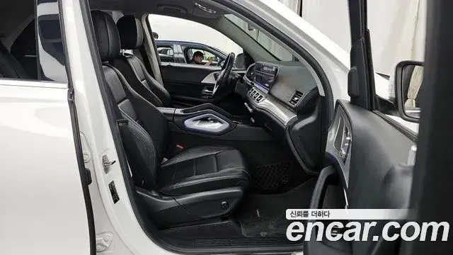 Mercedes-Benz GLE-Class 2019 — Photo 19/31
