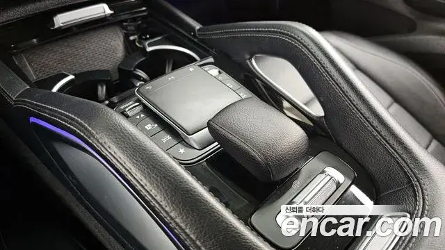 Mercedes-Benz GLE-Class 2019 — Photo 13/31