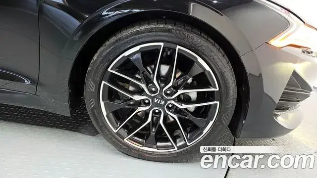 Kia K5 2020 — Şəkil 17/30