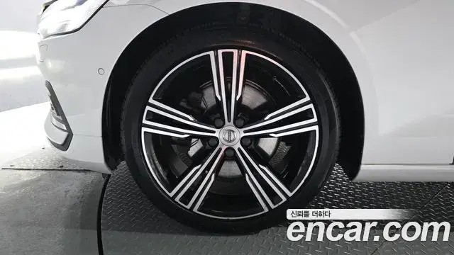 Volvo S60 2020 — Şəkil 1/40