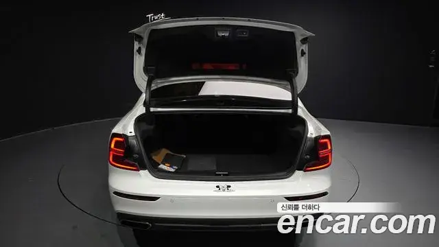 Volvo S60 2020 — Şəkil 37/40