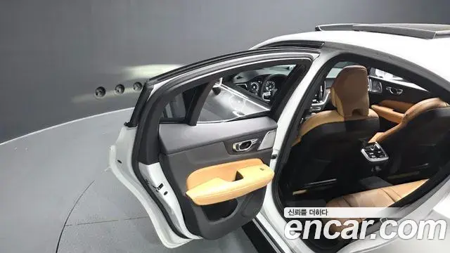 Volvo S60 2020 — Şəkil 14/40