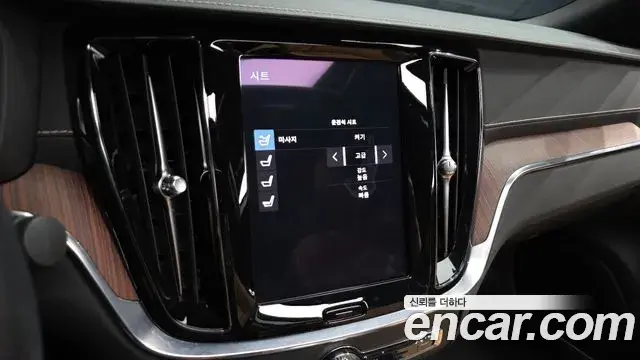Volvo S60 2020 — Şəkil 11/40