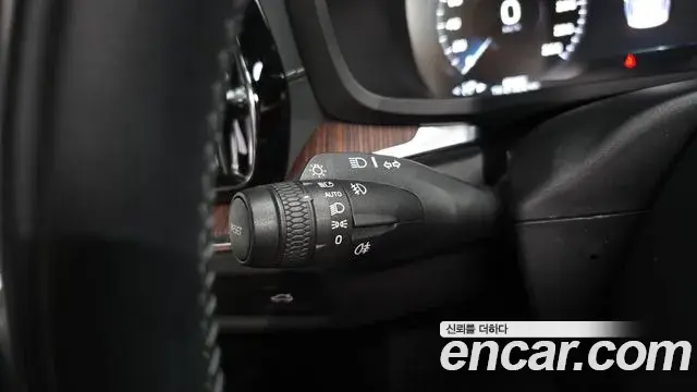 Volvo S60 2020 — Şəkil 27/40