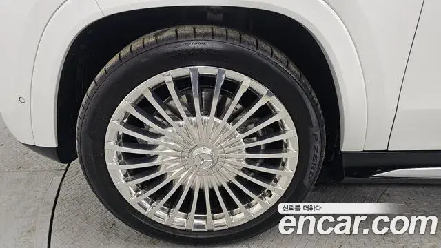 Mercedes-Benz GLS-Class 2025 — Photo 10/20