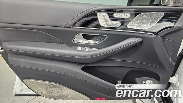 Mercedes-Benz GLS-Class 2025 — Photo 16/20