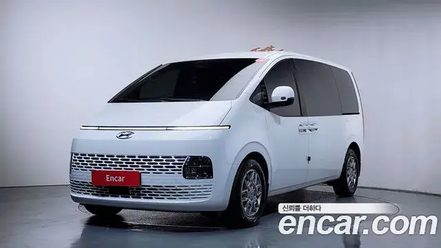 Hyundai Staria 2023 — ფოტო 15/36
