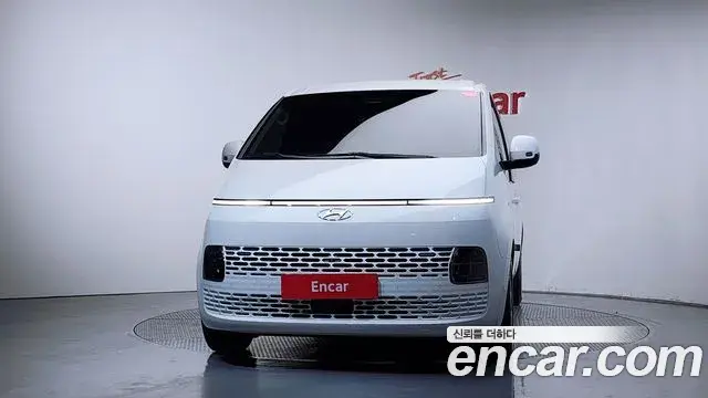 Hyundai Staria 2023 — ფოტო 33/36