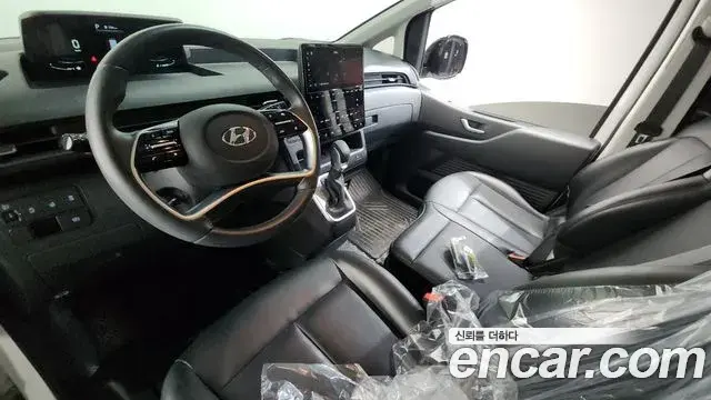 Hyundai Staria 2023 — ფოტო 24/36