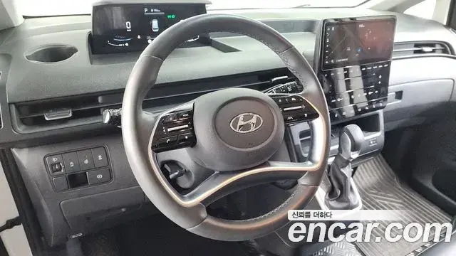 Hyundai Staria 2023 — ფოტო 26/36