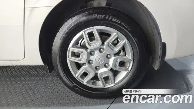 Hyundai Staria 2023 — ფოტო 20/36