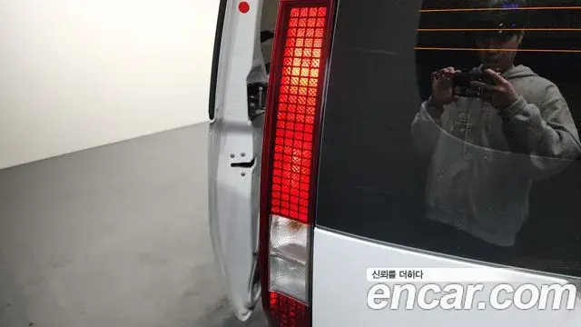 Hyundai Staria 2023 — ფოტო 2/36
