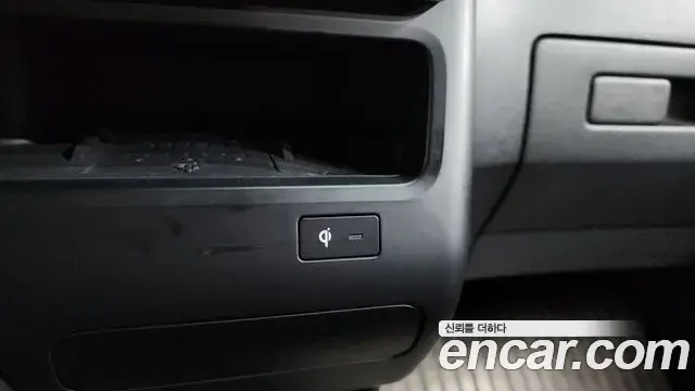 Hyundai Staria 2023 — ფოტო 32/36