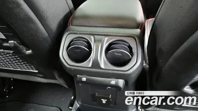 Jeep Wrangler 2023 — Фото 19/20