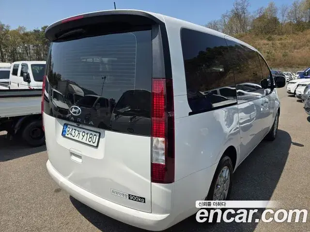 Hyundai Staria 2023 — Фото 1/20