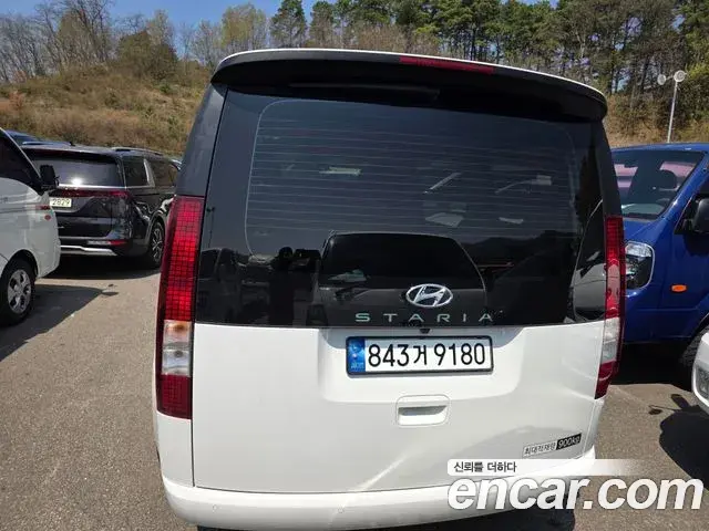 Hyundai Staria 2023 — Фото 3/20