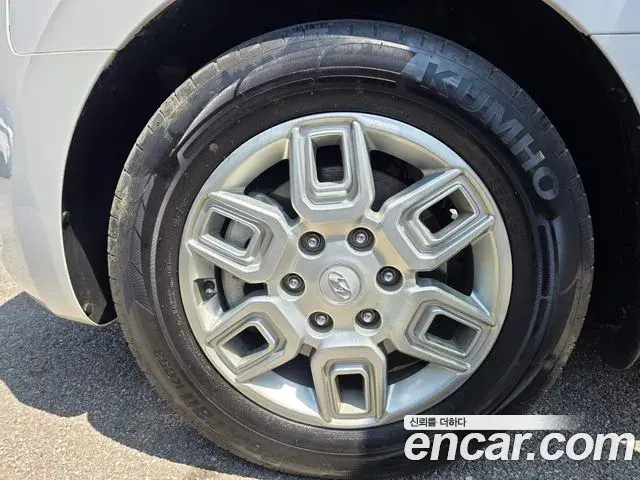 Hyundai Staria 2023 — Фото 4/20