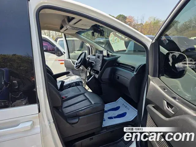 Hyundai Staria 2023 — Фото 8/20