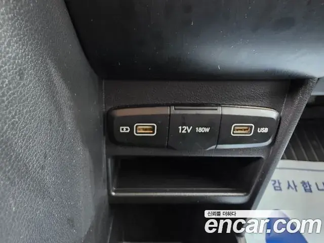 Hyundai Staria 2023 — Фото 17/20