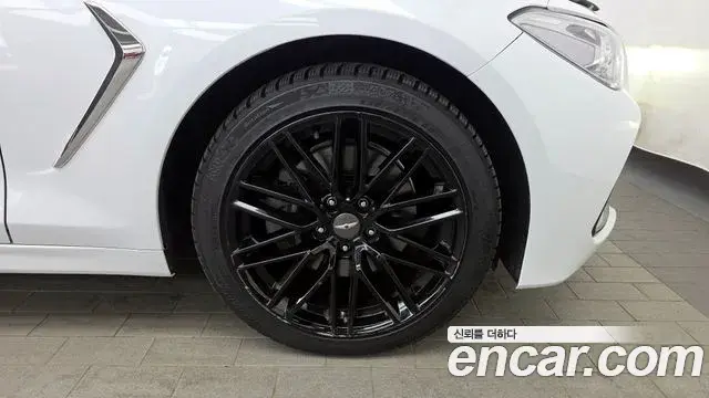 Genesis G70 2019 — Photo 30/33