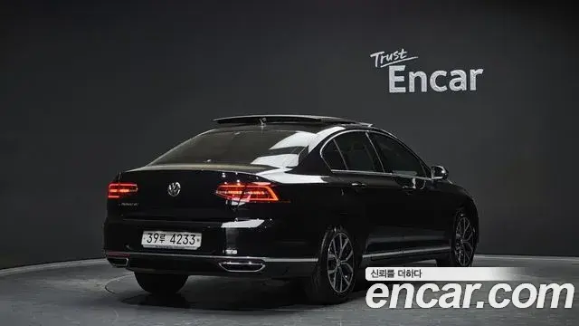 Volkswagen Passat GT 2018 — Photo 24/30
