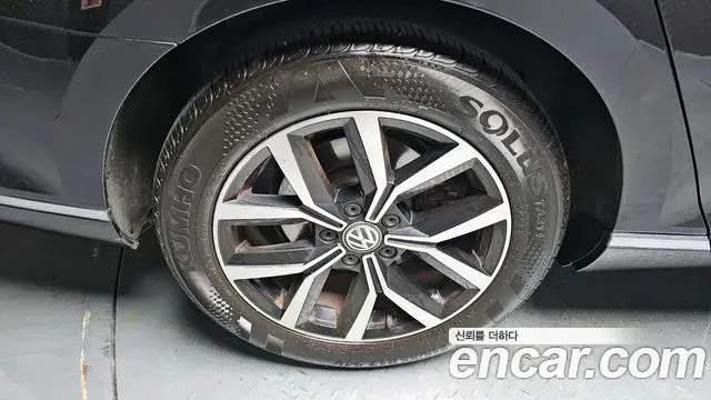 Volkswagen Passat GT 2018 — Photo 15/30