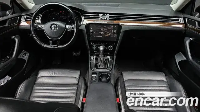 Volkswagen Passat GT 2018 — Photo 26/30