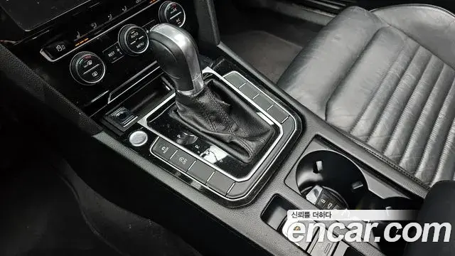 Volkswagen Passat GT 2018 — Photo 27/30