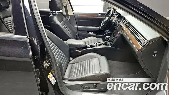 Volkswagen Passat GT 2018 — Photo 14/30