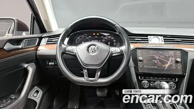 Volkswagen Passat GT 2018 — Photo 22/30