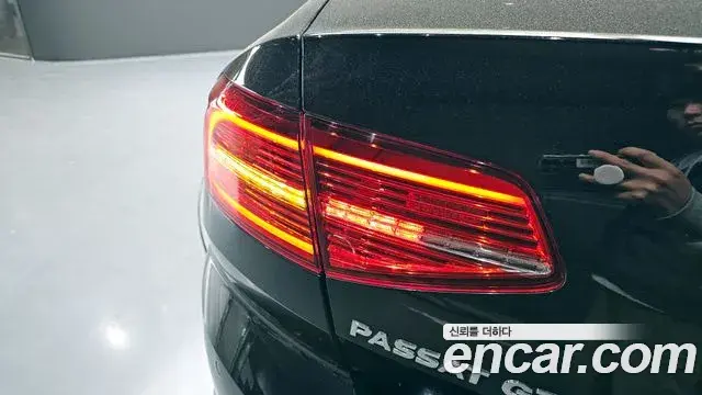 Volkswagen Passat GT 2018 — Photo 19/30