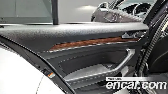 Volkswagen Passat GT 2018 — Photo 17/30