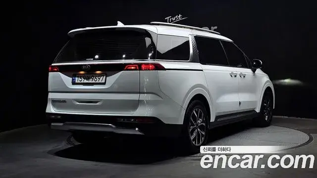 Kia Carnival 2021 — Photo 2/20