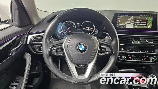 BMW 5 Series 2018 — Фото 13/20