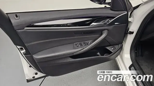 BMW 5 Series 2018 — ფოტო 3/34