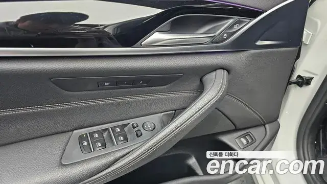 BMW 5 Series 2018 — ფოტო 4/34