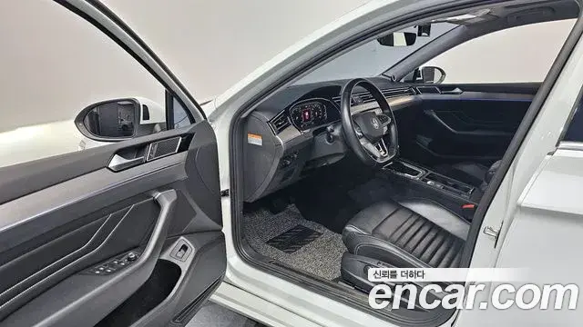 Volkswagen Passat GT 2022 — Şəkil 15/33