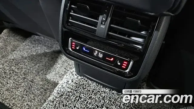 Volkswagen Passat GT 2022 — Şəkil 8/33